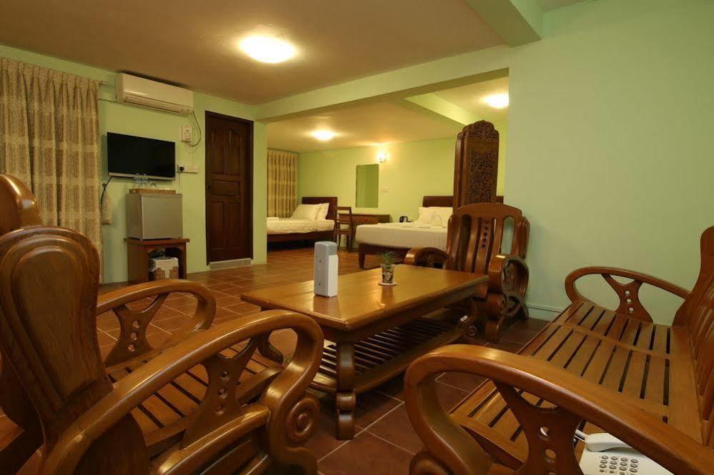 Hundred Moon Hotel Yangon Exterior photo